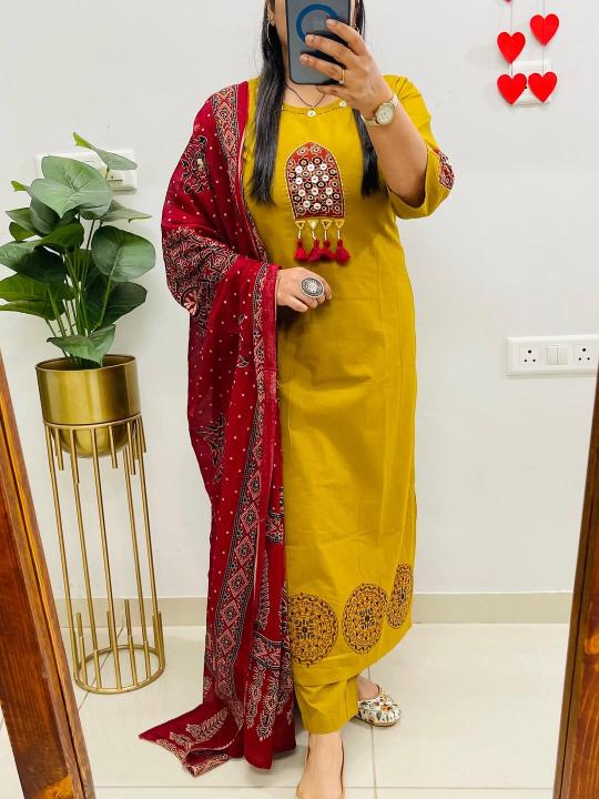 Nama’s Straight Kurta Pant Set with Traditional Dupatta