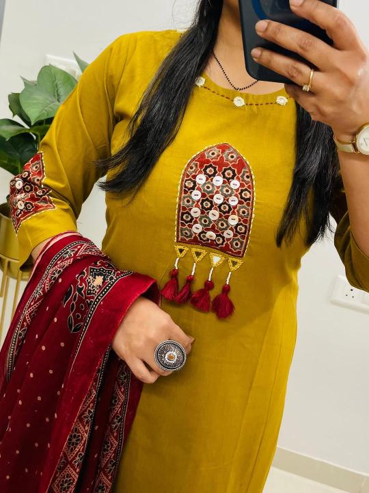 Nama’s Straight Kurta Pant Set with Traditional Dupatta