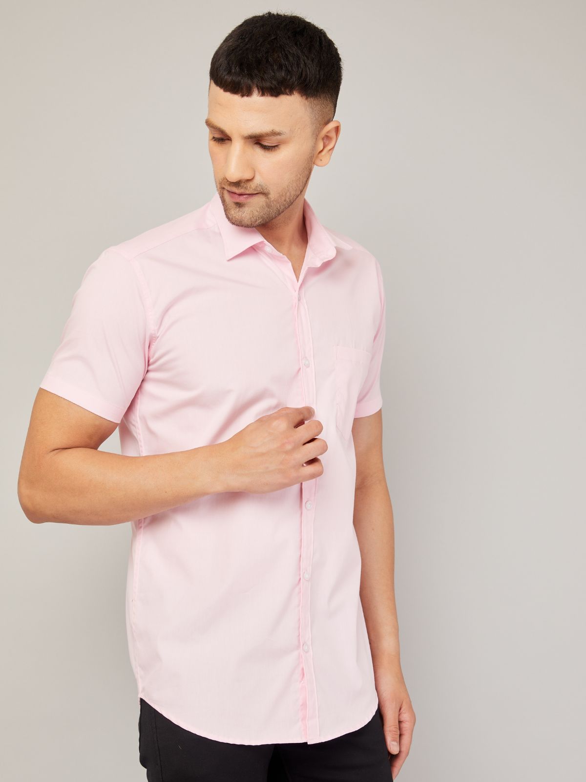 Louis Monarch's Men Regular Fit Solid Pink Spread Collar Casual Half Shirt