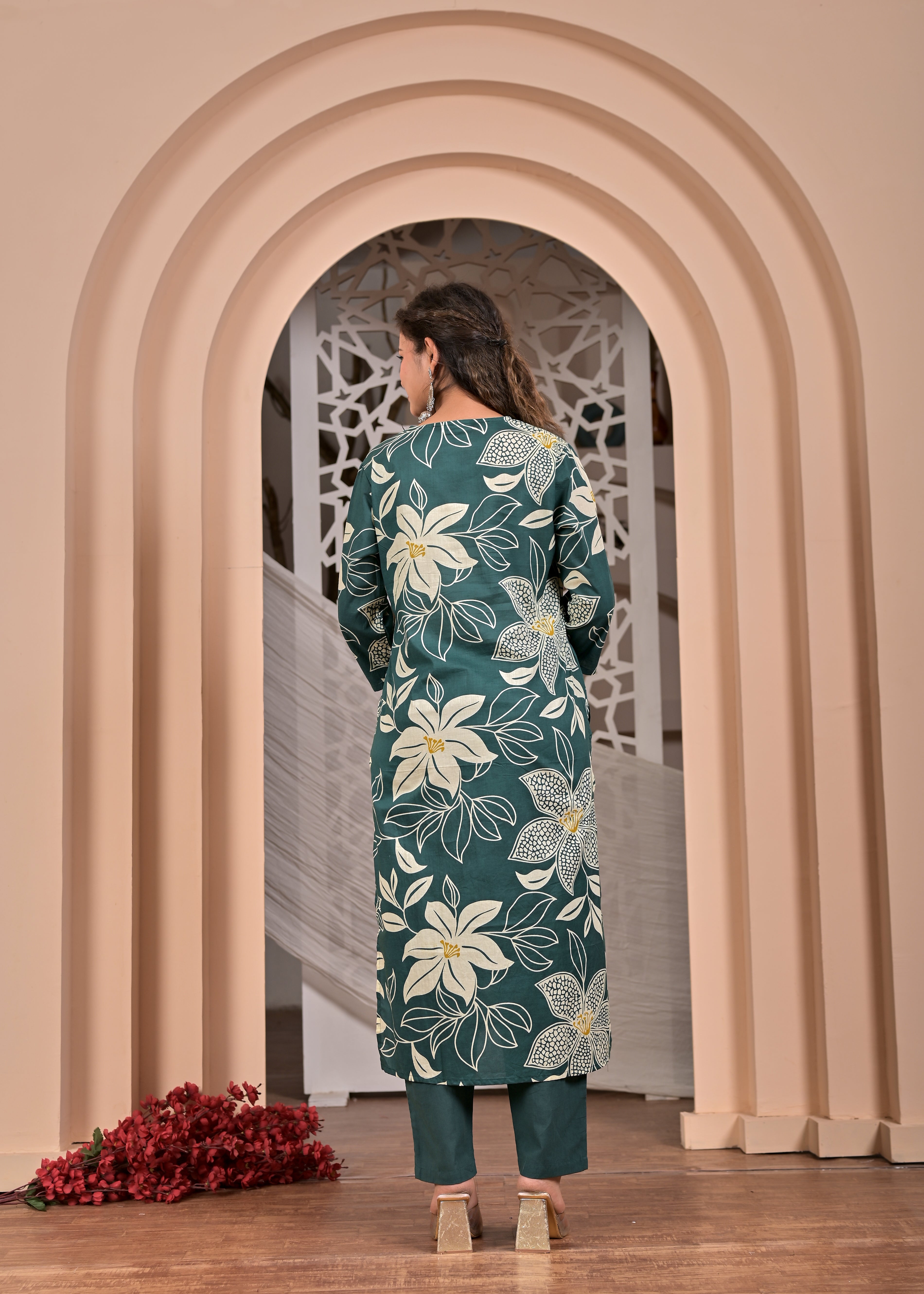 Nama’s Women Printed Ethnic Kurta Pant Set