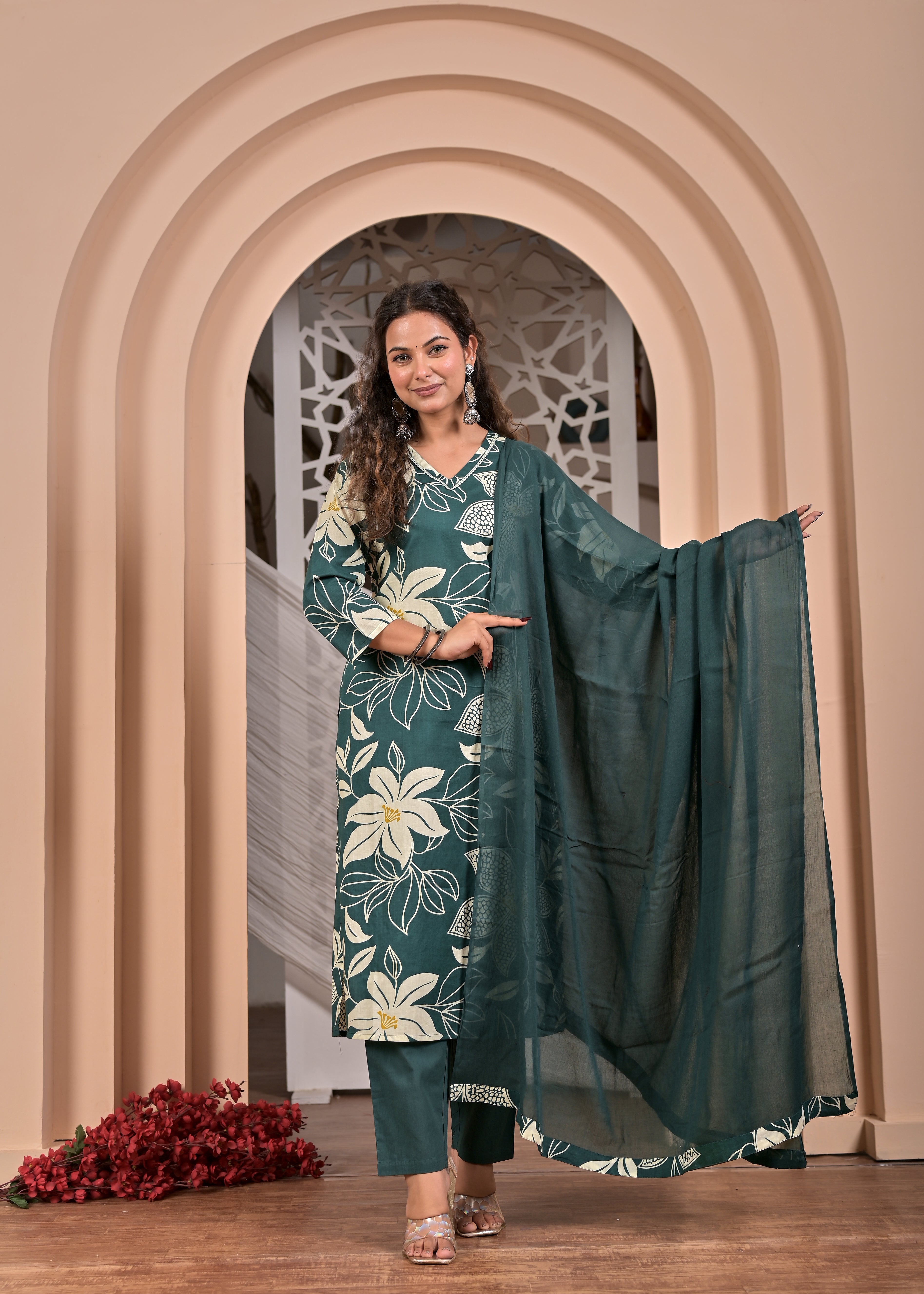 Nama’s Women Printed Ethnic Kurta Pant Set