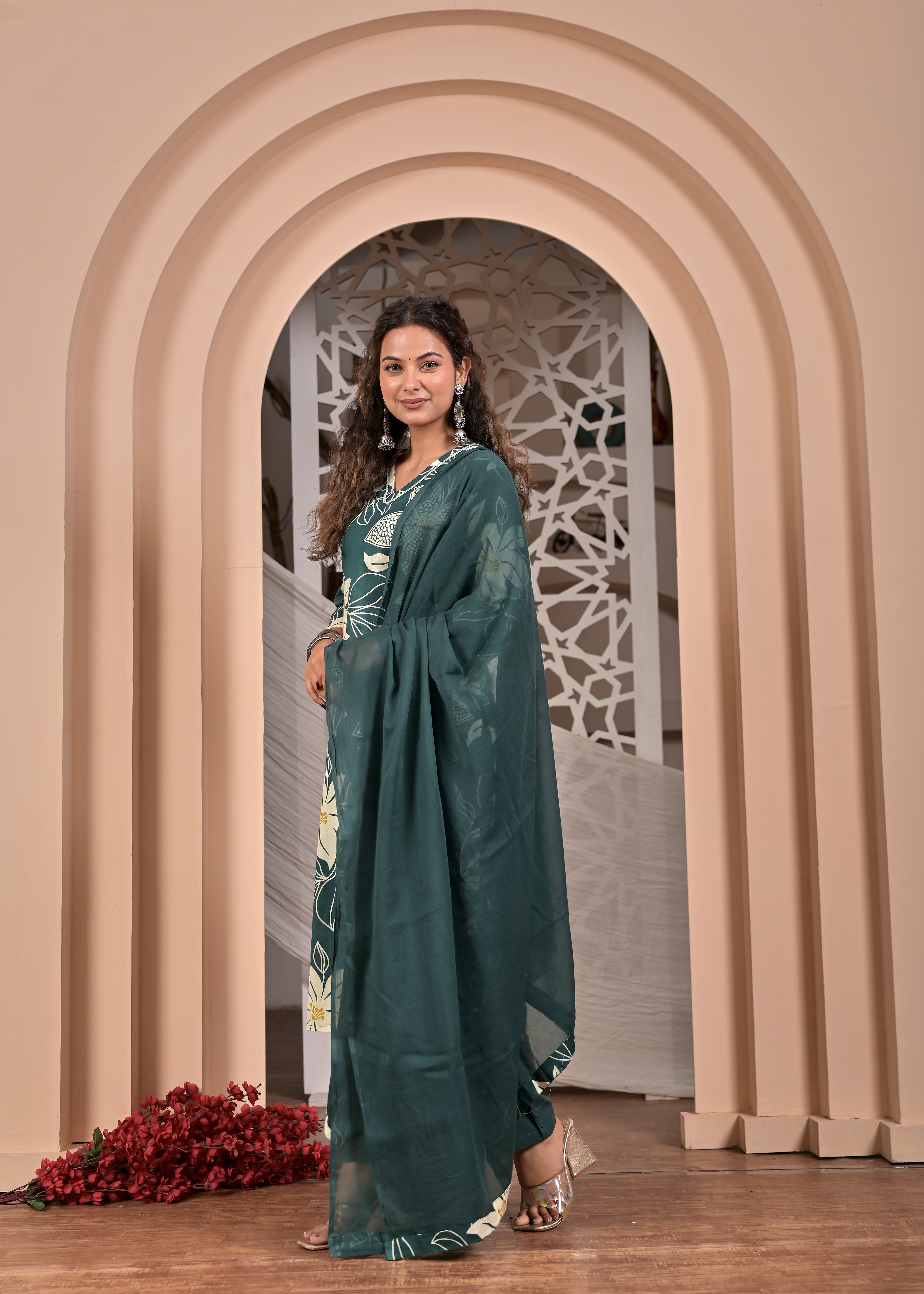 Nama’s Women Printed Ethnic Kurta Pant Set