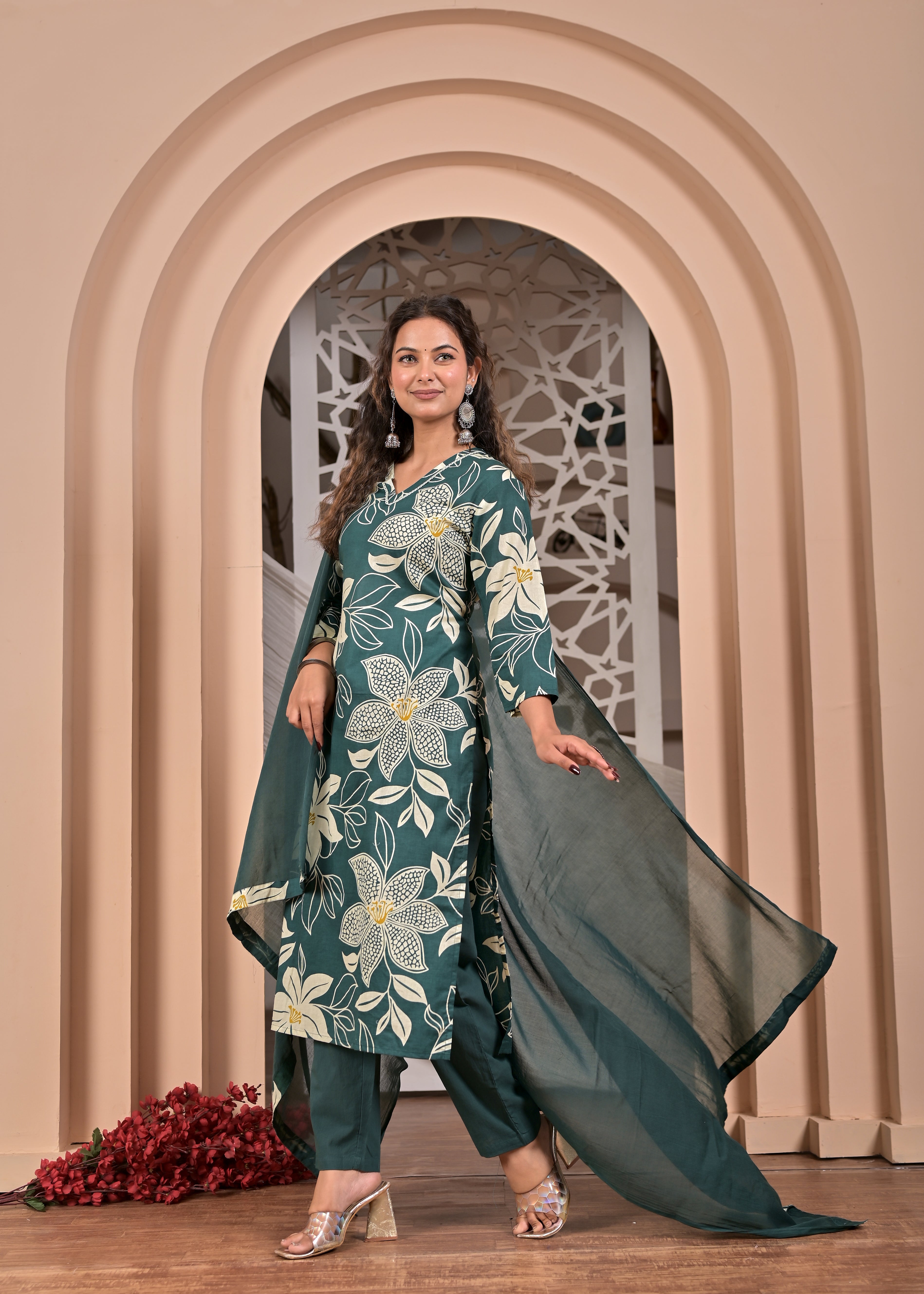 Nama’s Women Printed Ethnic Kurta Pant Set